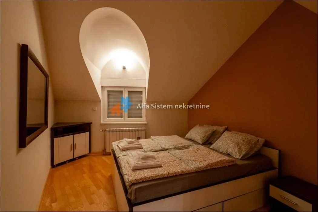 Rent, four bedroom apartment, 140m², Stari Grad, Beograd