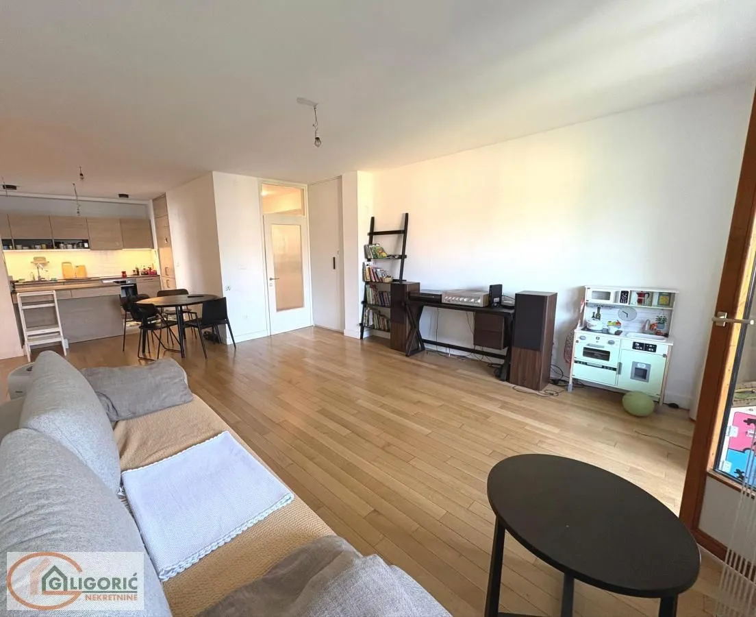 Prodaja, trosoban stan, 86m², Gundulićev Venac, Beograd