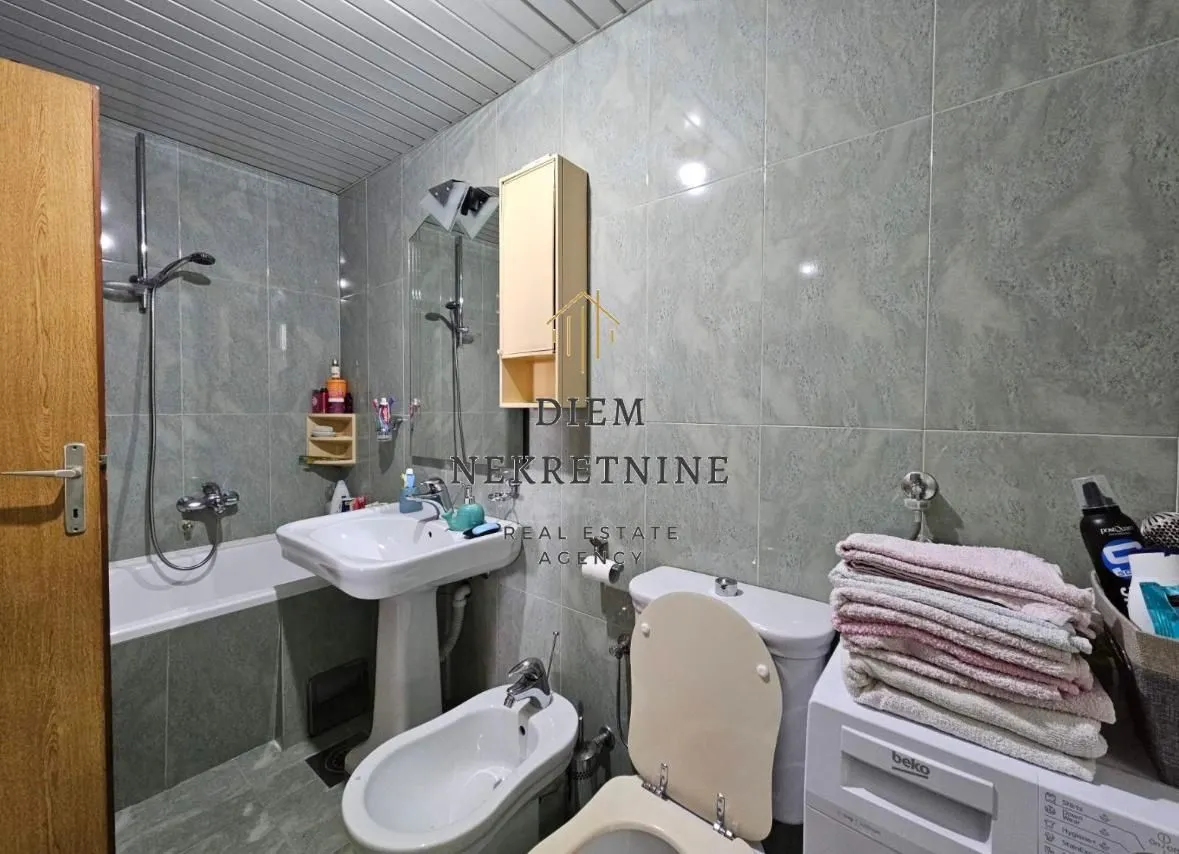 Prodaja, trosoban stan, 112m², Centar, Bar