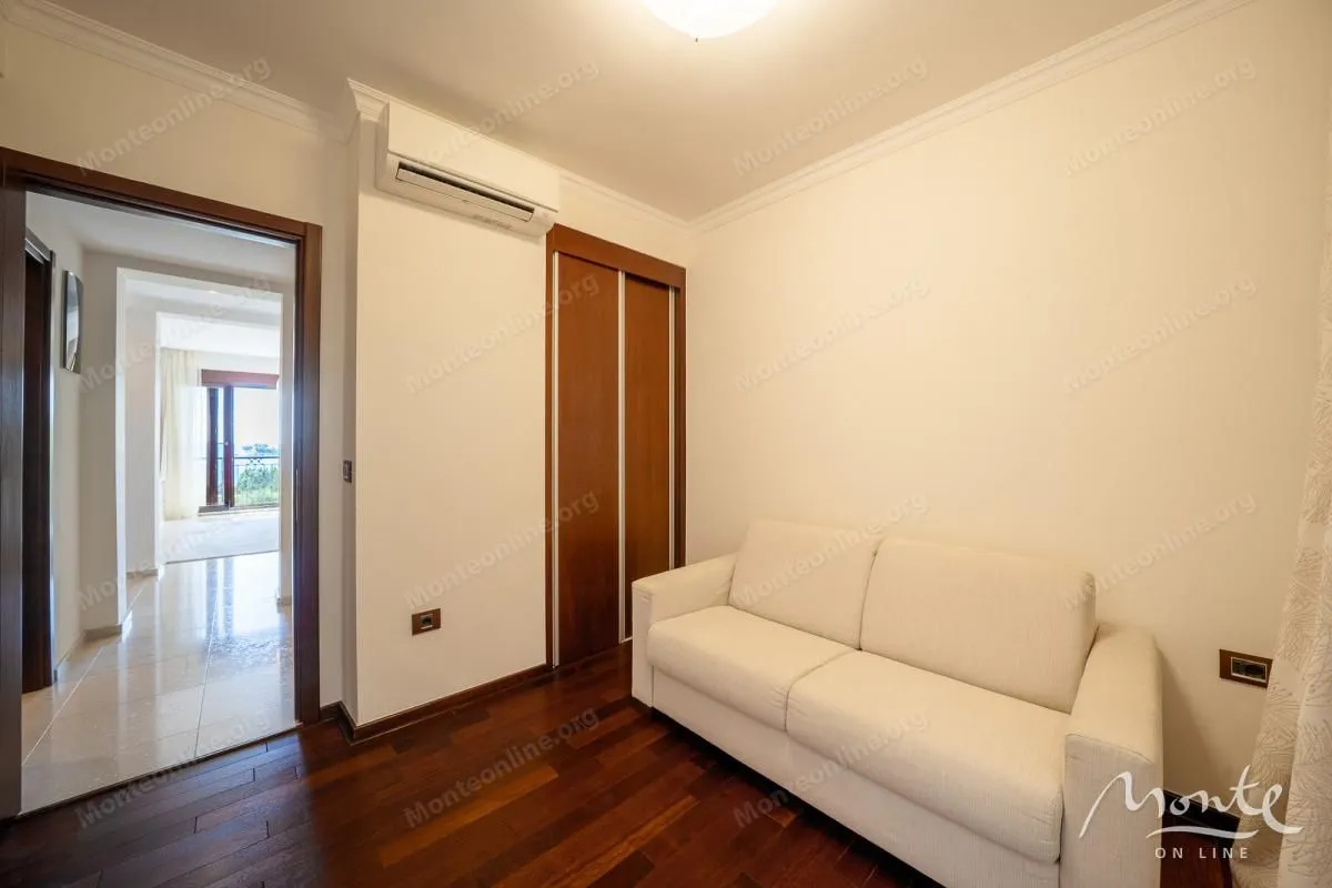 Sale, two bedroom apartment, 88m², Petrovac, Budva