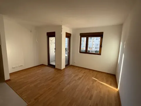 Izdavanje, garsonjera, 28m², Stari Aerodrom, Podgorica - image 2