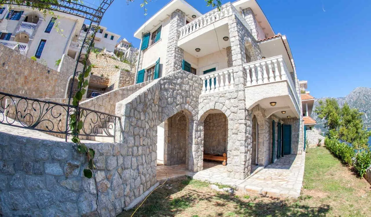 Sale, house, 235m², Kostanjica, Kotor