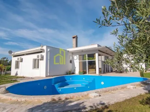 Izdavanje, kuća, 250m², Tološi, Podgorica - image 1