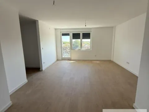 Izdavanje, trosoban stan, 69m², Nova Pazova, Stara Pazova - image 1