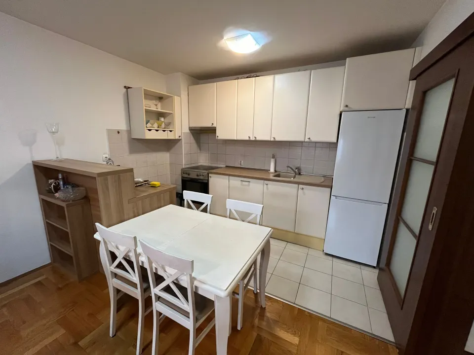 Izdavanje, jednosoban stan, 48m², Stari Aerodrom, Podgorica