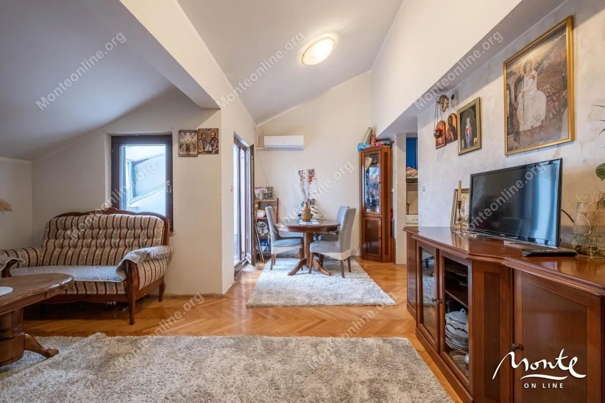 Prodaja, trosoban stan, 63m², Tivat, Crna Gora