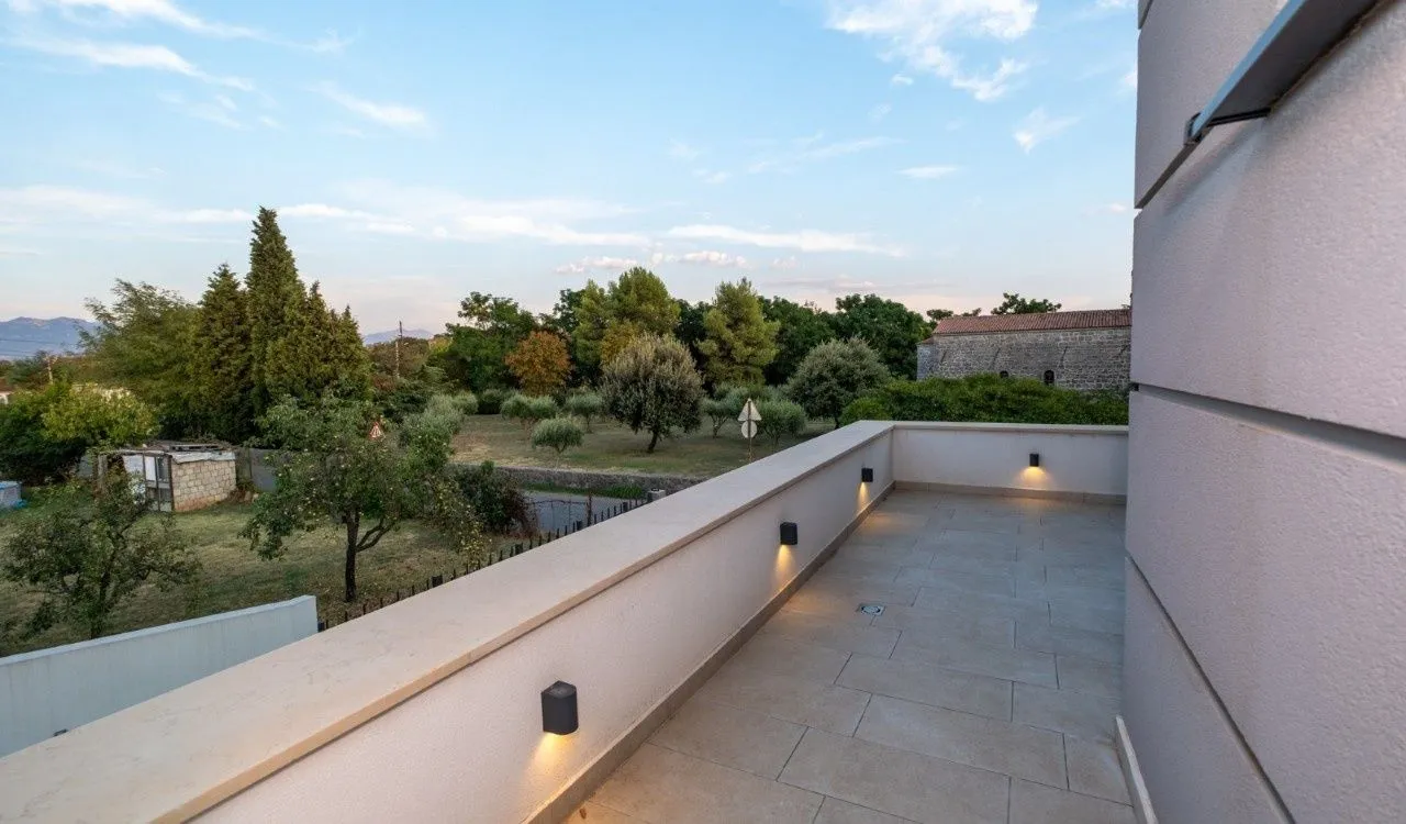 Izdavanje, kuća, 180m², Gornja Gorica, Podgorica