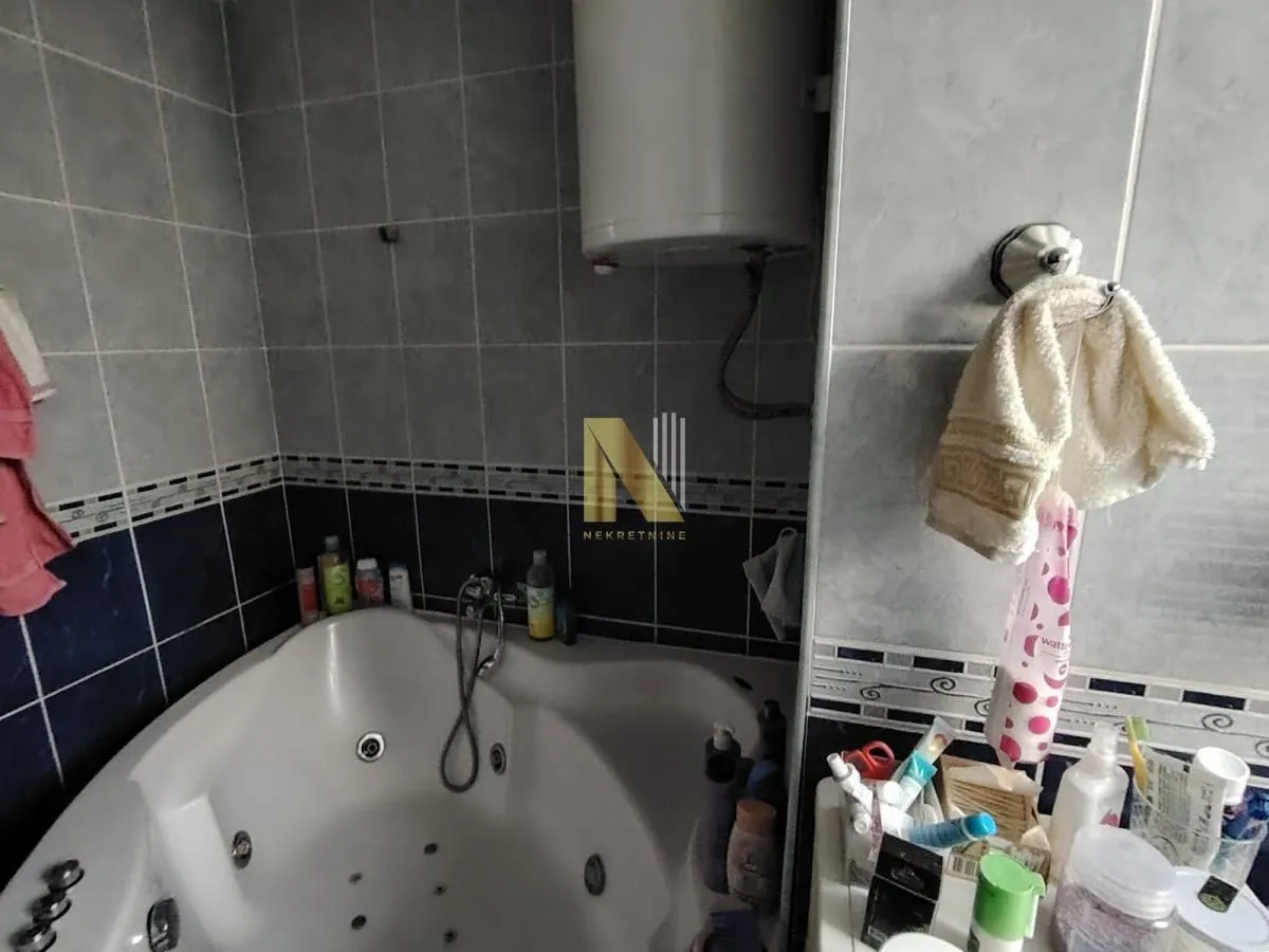 Prodaja, trosoban stan, 81m², Grbavica, Novi Sad Sve Podlokacije