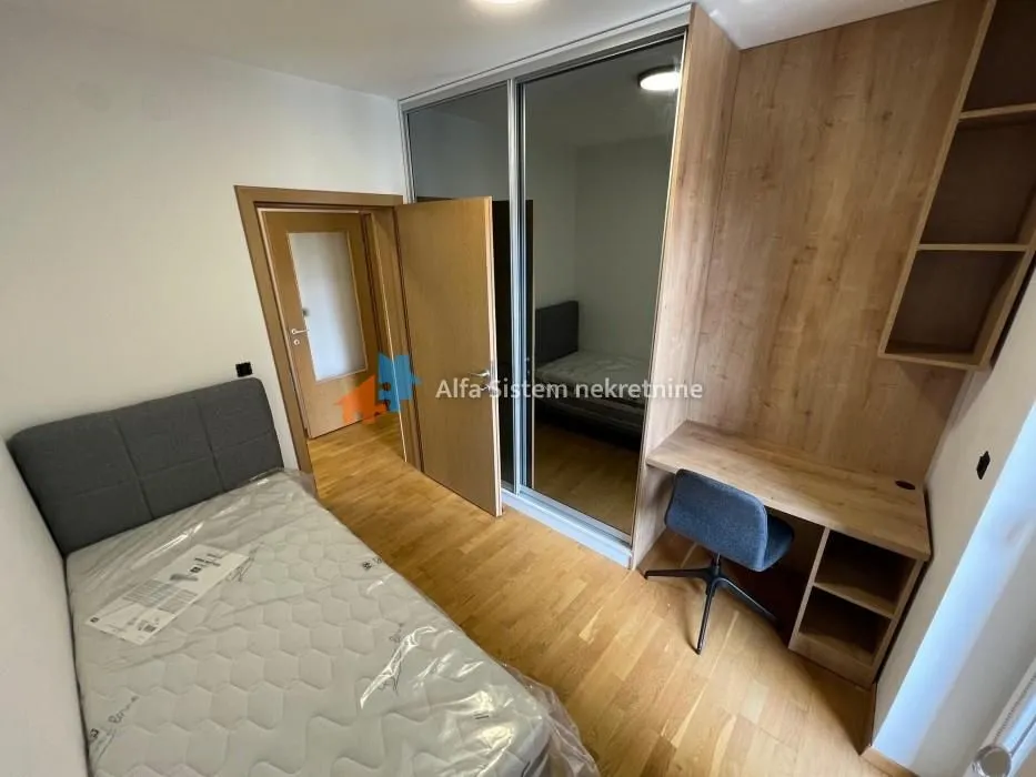 Izdavanje, četvorosoban stan, 100m², Sarajevska, Beograd