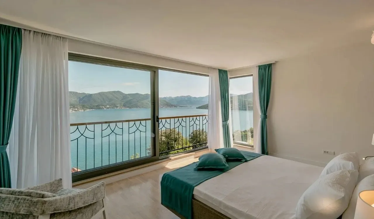 Sale, house, 236m², Njivice, Herceg Novi