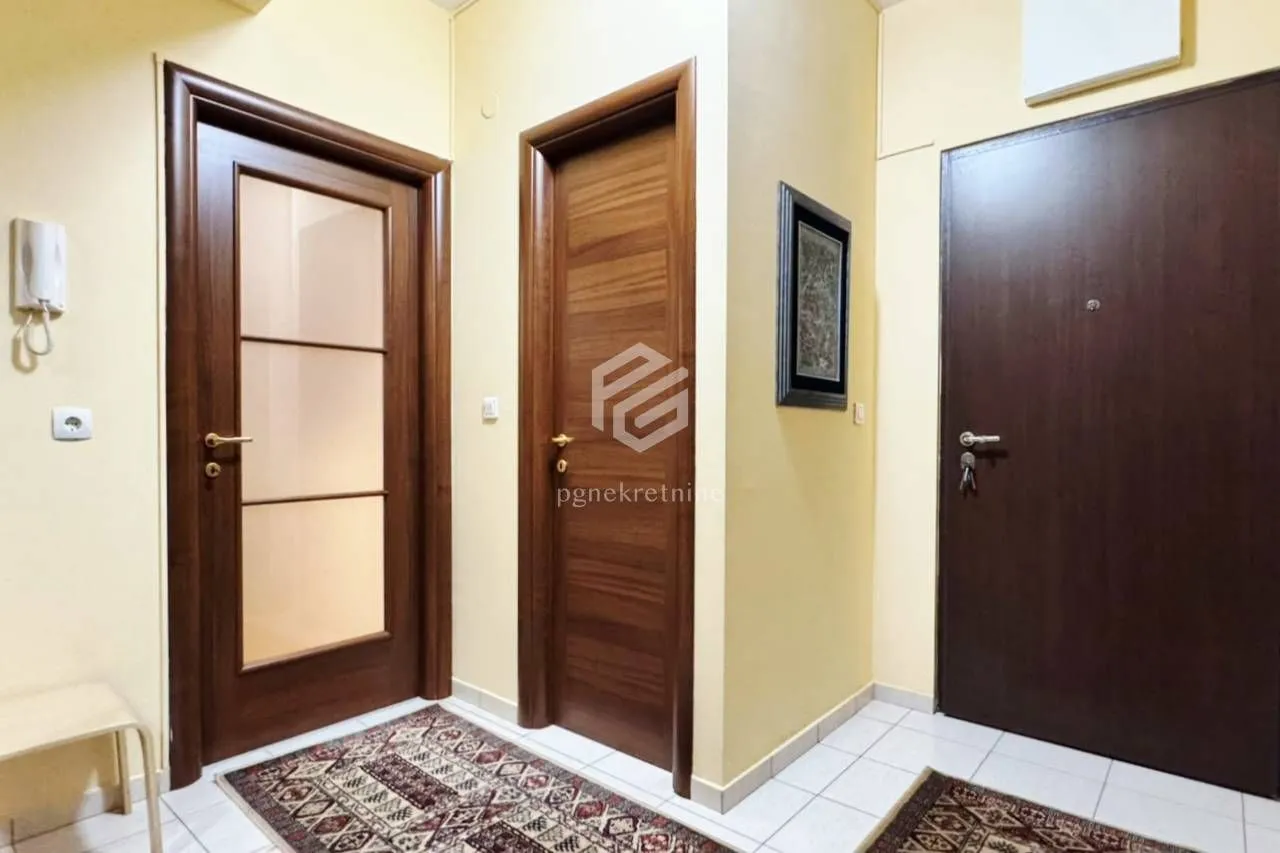 Rent, two bedroom apartment, 75m², City Kvart, Podgorica