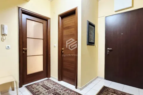 Rent, two bedroom apartment, 75m², City Kvart, Podgorica - image 14