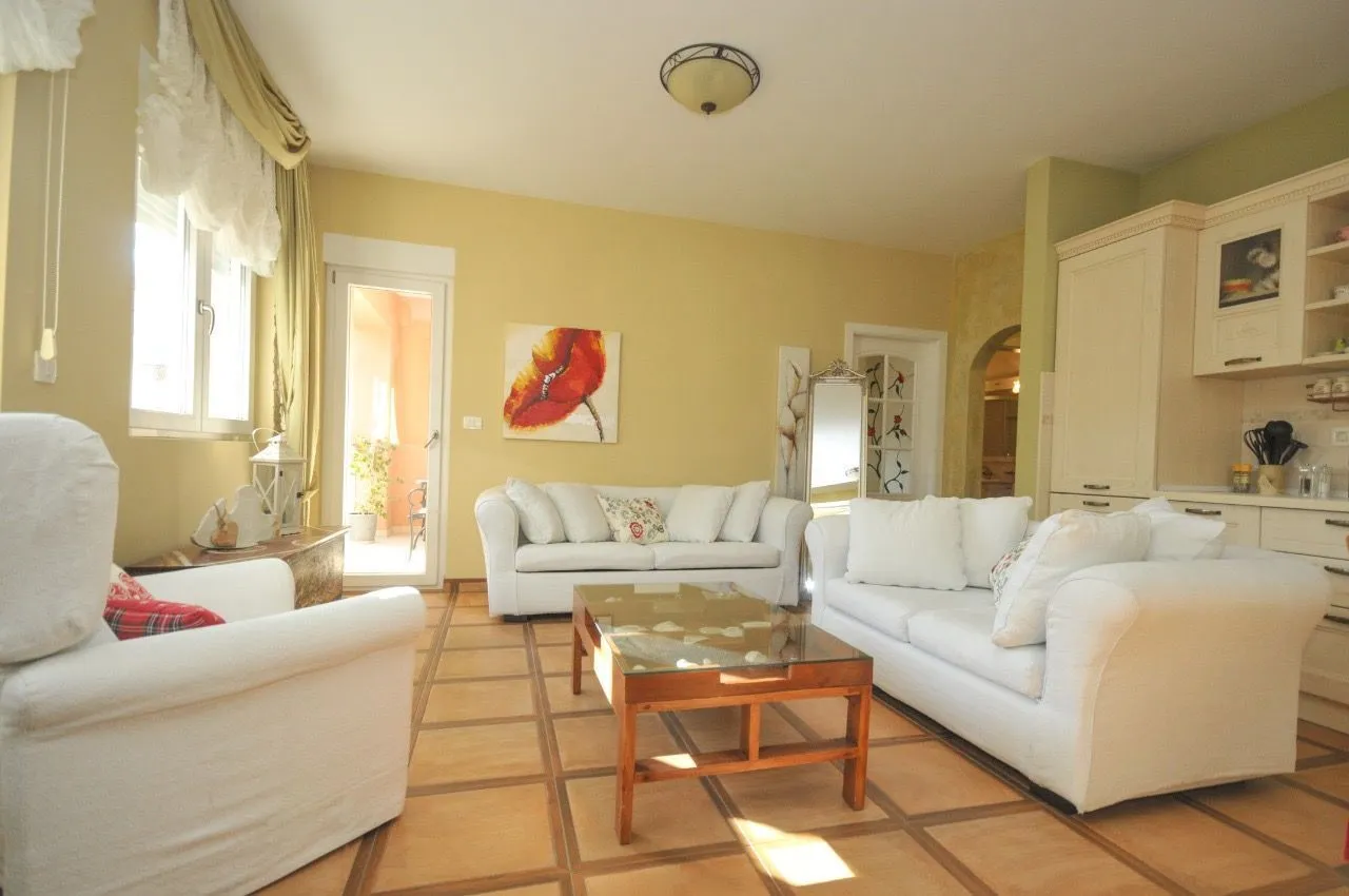 Izdavanje, dvosoban stan, 64m², Budva, Crna Gora