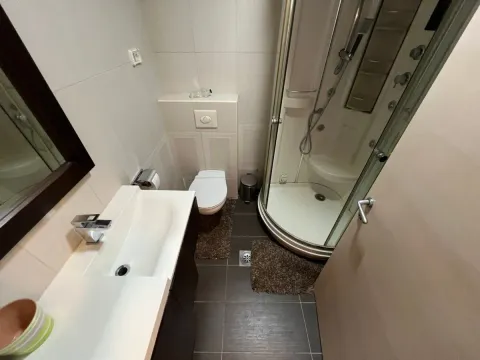 Izdavanje, trosoban stan, 120m², City Kvart, Podgorica - image 9