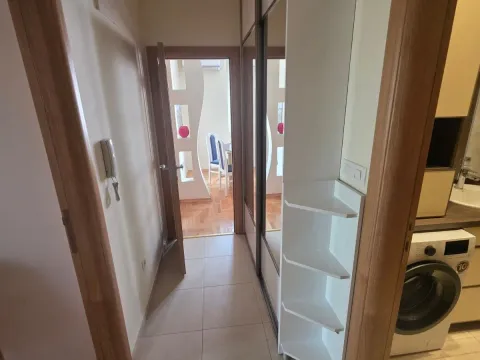 Izdavanje, dvosoban stan, 68m², Centar, Podgorica - image 3