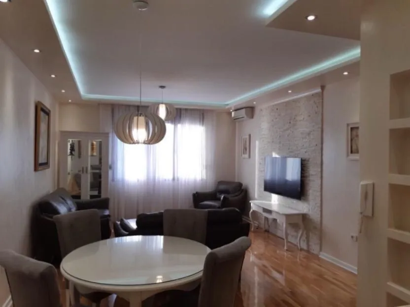 Izdavanje, dvosoban stan, 90m², Preko Morače, Podgorica