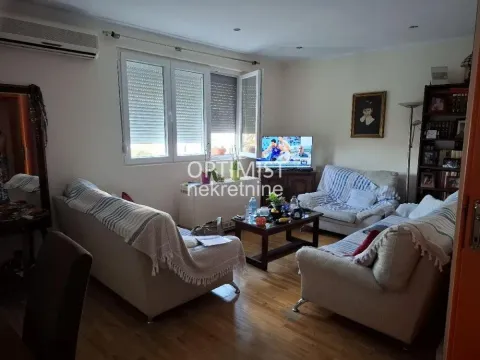 Sale, three bedroom apartment, 86m², Zemun Centar, Zemun Sve Podlokacije
