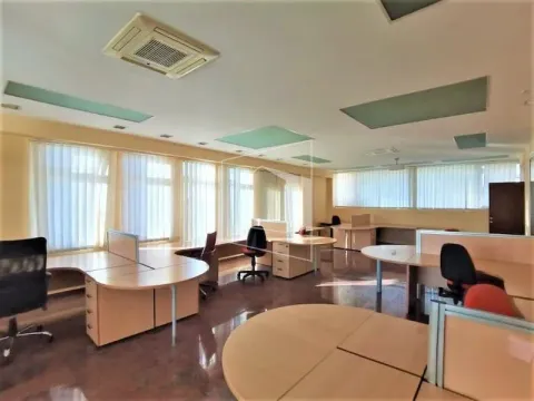 Izdavanje, poslovni prostor, 123m², Centar, Podgorica - image 5