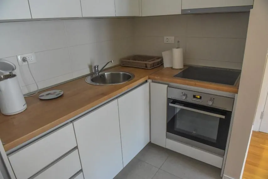 Izdavanje, jednosoban stan, 42m², Pobrežje, Podgorica