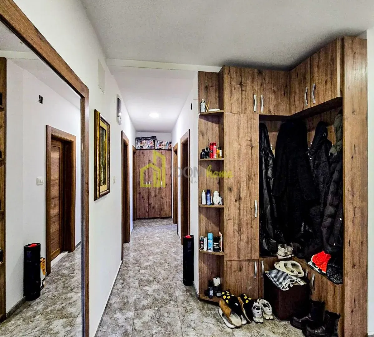 Sale, house, 216m², Blok 6, Podgorica
