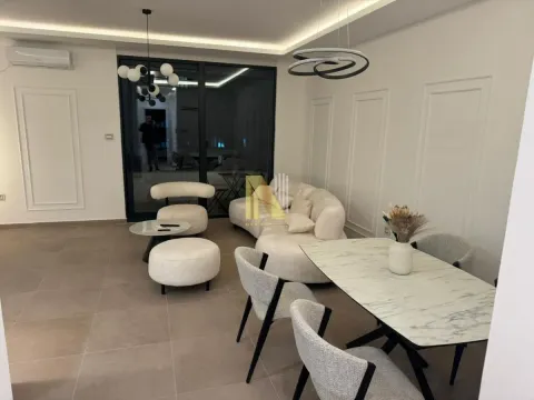 Izdavanje, trosoban stan, 73m², Centar, Novi Sad - image 2