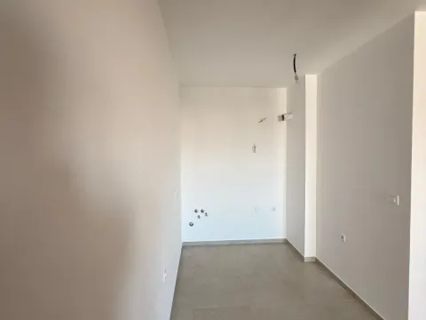 Izdavanje, jednosoban stan, 42m², Stari Aerodrom, Podgorica - image 8