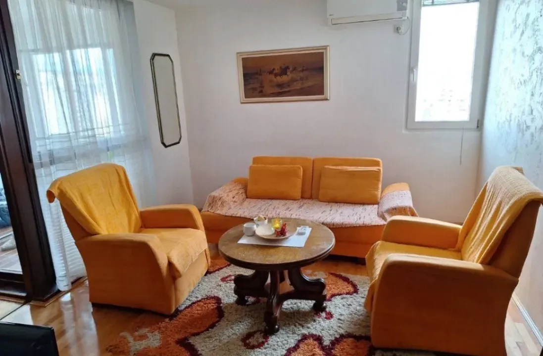 Prodaja, dvosoban stan, 76m², Blok 5, Podgorica