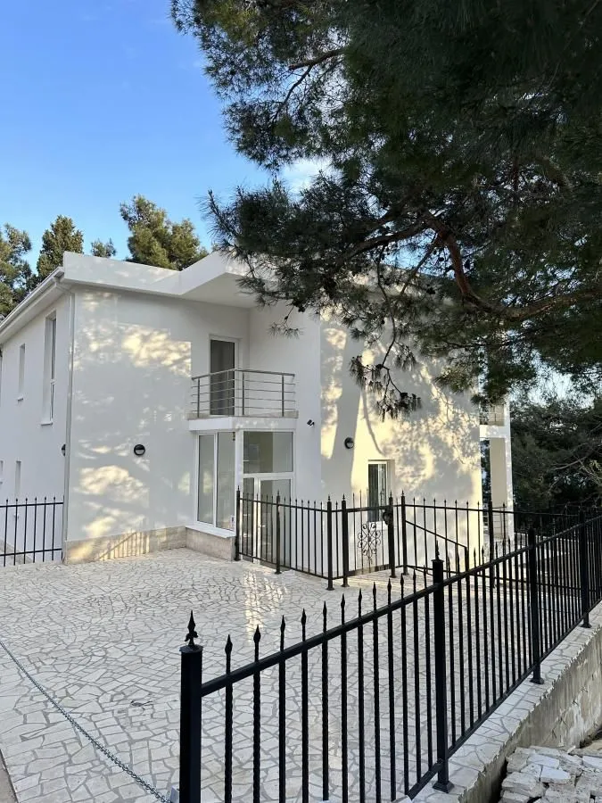 Sale, house, 220m², Bar, Crna Gora