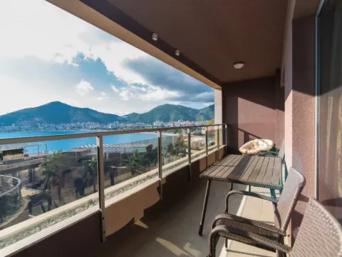 Prodaja, četvorosoban stan, 125m², Bečići, Budva