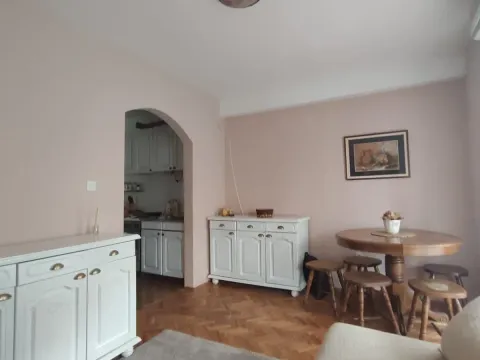 Izdavanje, jednosoban stan, 44m², Budva, Crna Gora
