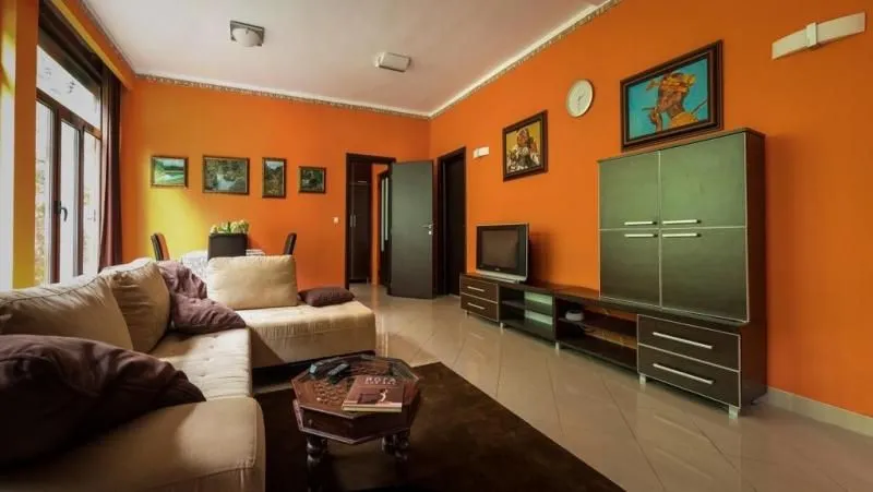 Prodaja, četvorosoban stan, 180m², Kotor, Crna Gora