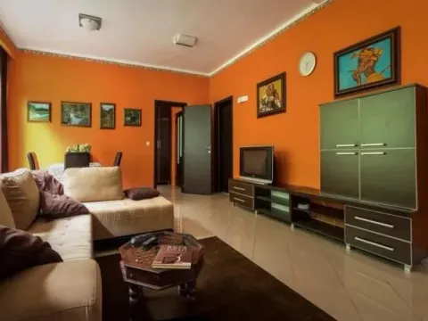 Prodaja, četvorosoban stan, 180m², Kotor, Crna Gora - image 12