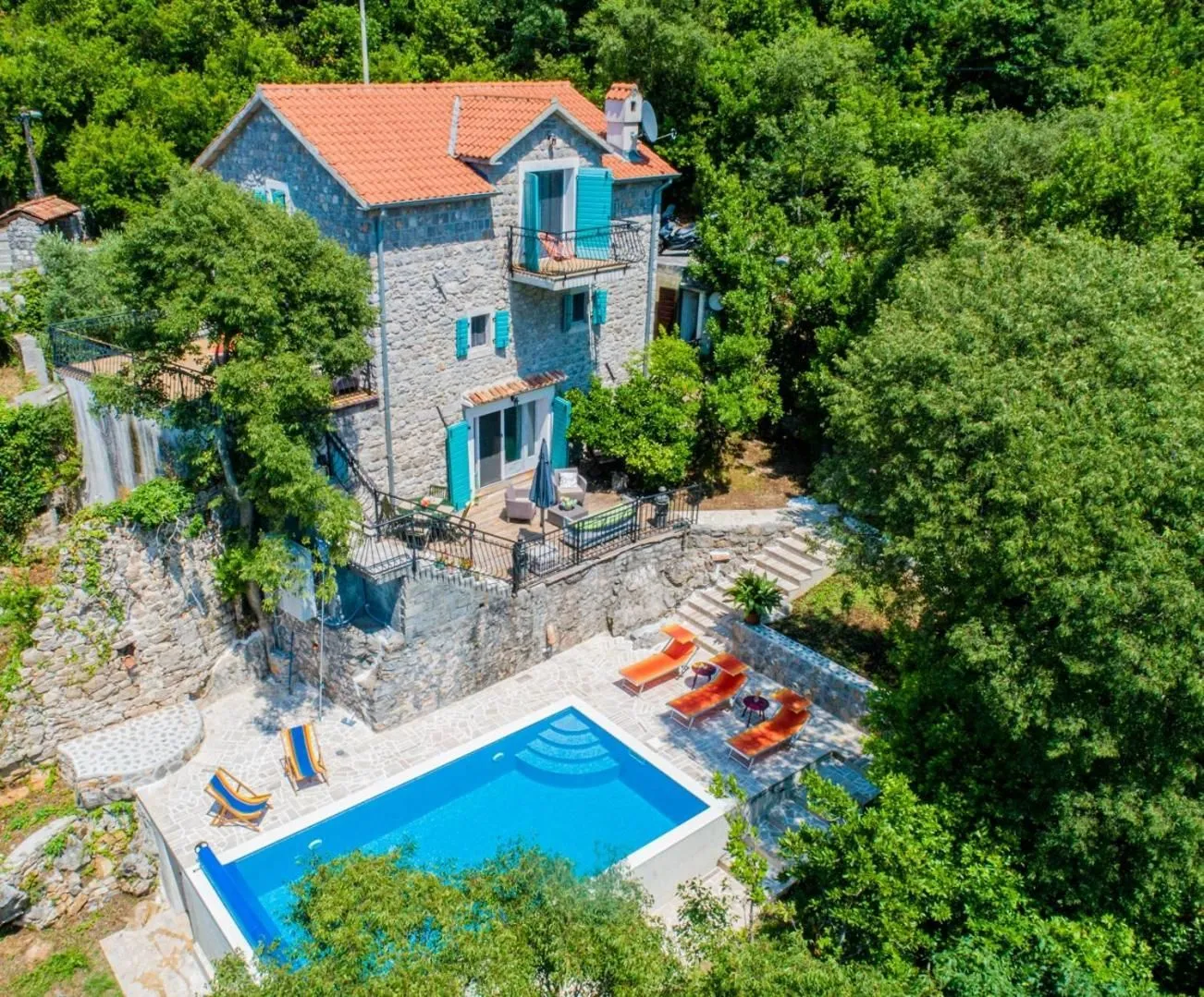 Sale, house, 150m², Milovići, Tivat