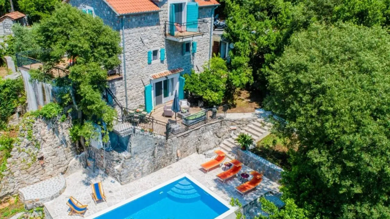 Sale, house, 150m², Milovići, Tivat