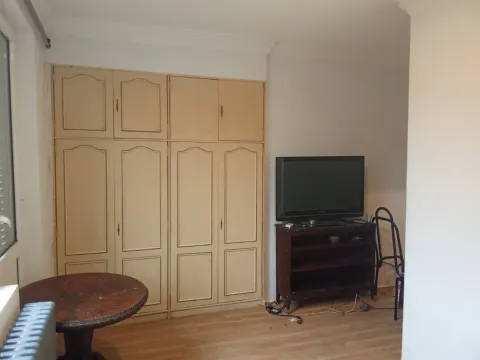 Rent, three bedroom apartment, 58m², Kalenić Pijaca, Vračar Sve Podlokacije - image 4