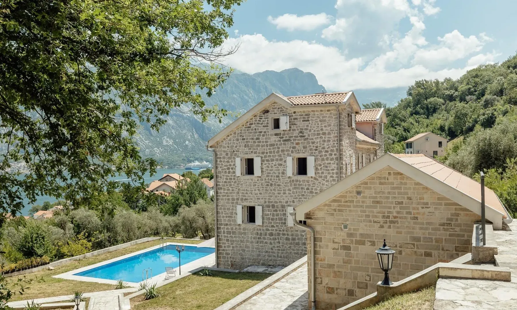 Sale, house, 800m², Prčanj, Kotor