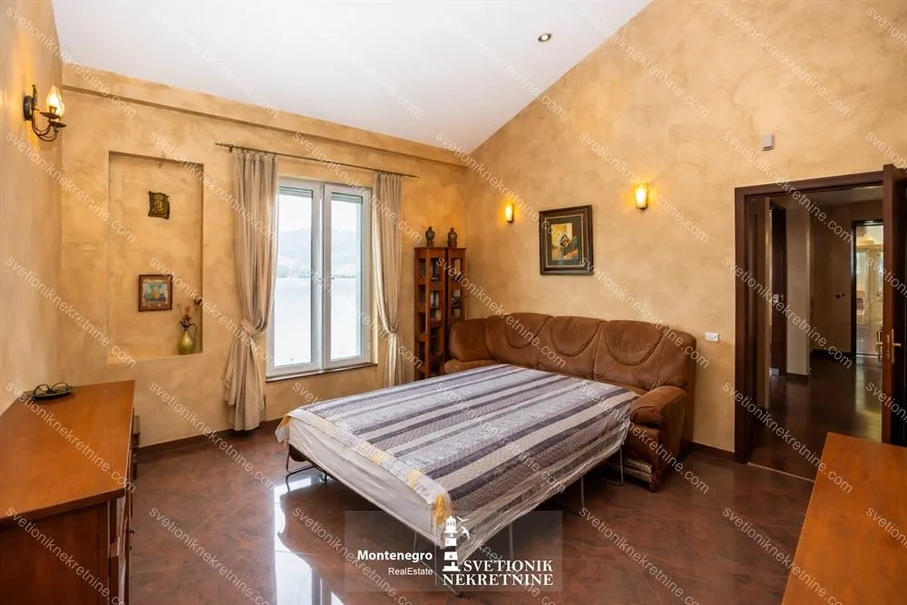 Prodaja, trosoban stan, 106m², Centar, Herceg Novi