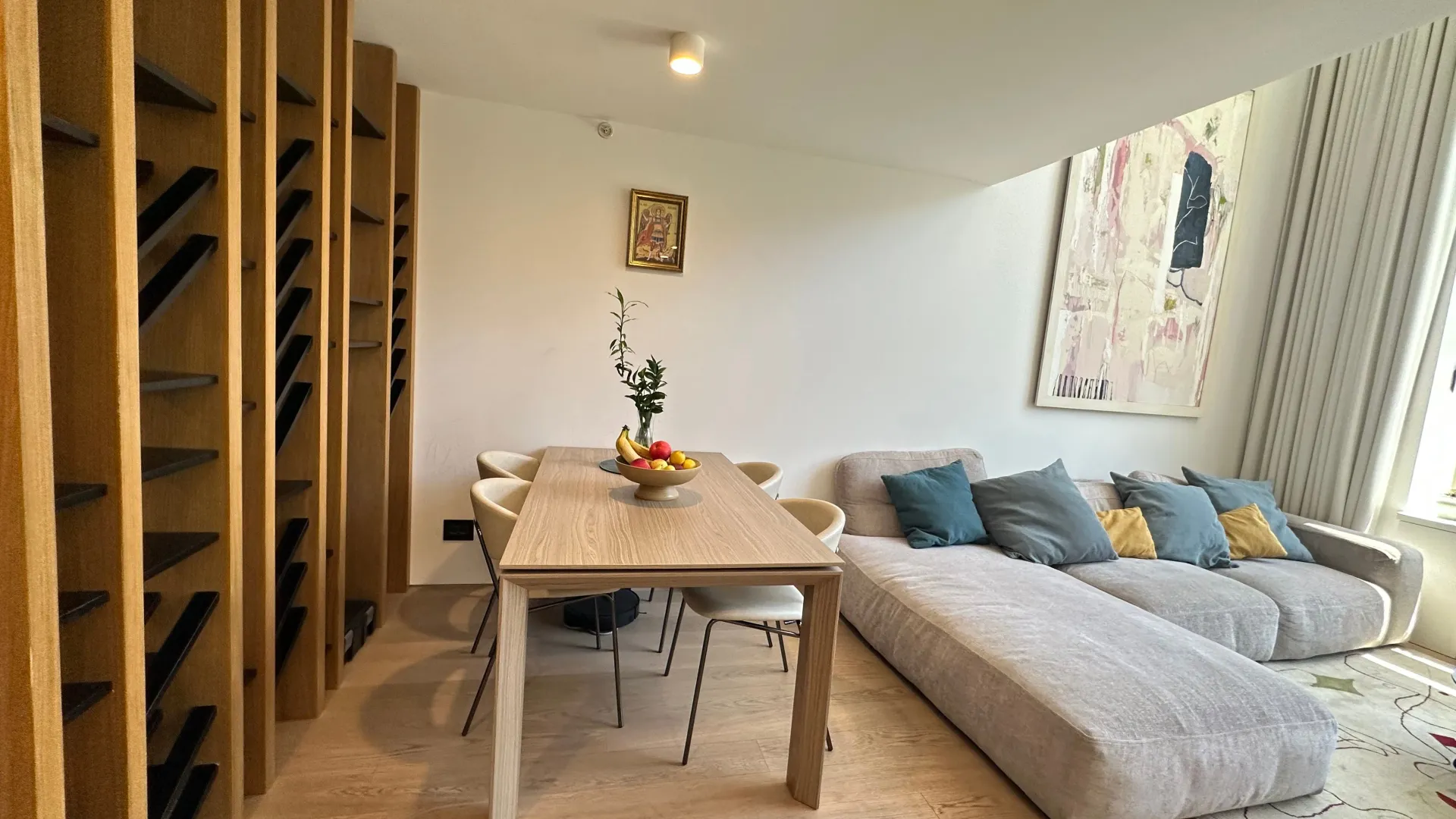 Izdavanje, dvosoban stan, 98m², Centar, Budva
