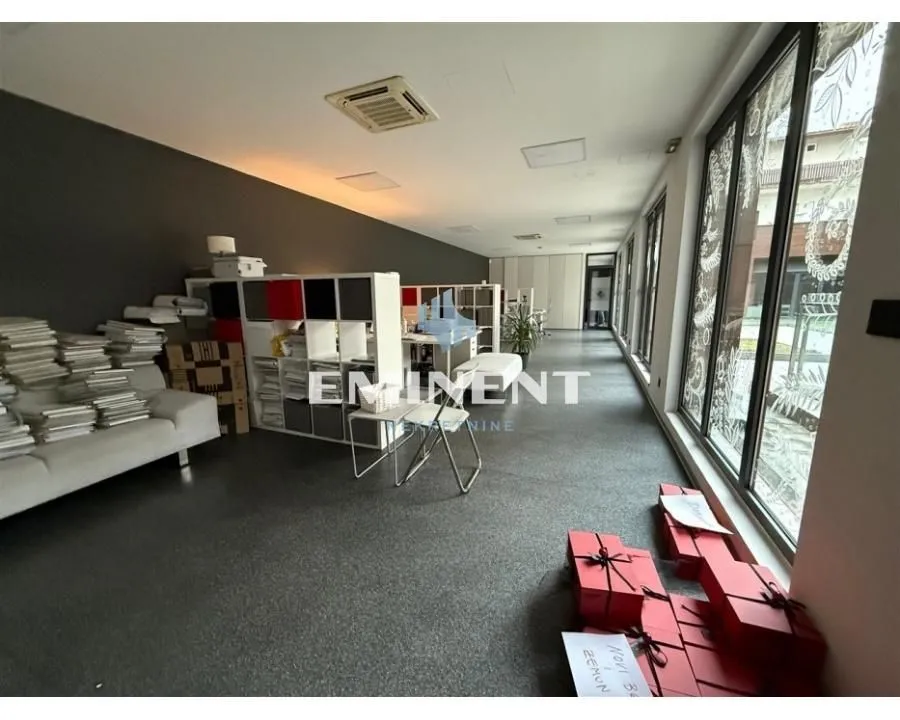 Izdavanje, poslovni prostor, 303m², Stari Grad, Beograd