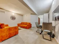 Izdavanje, dvosoban stan, 56m², Lazi, Budva - image 1