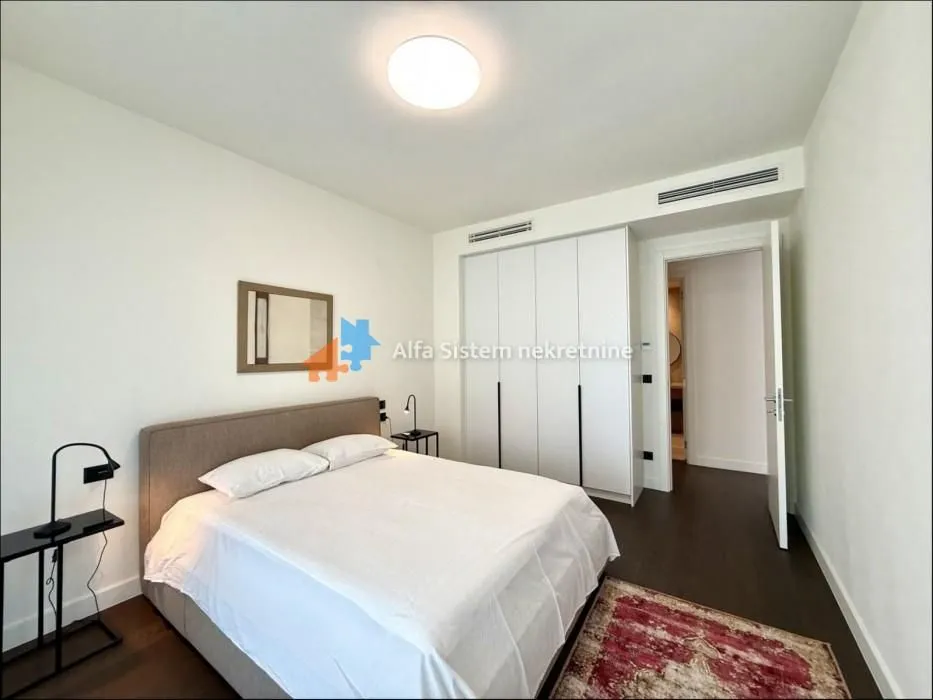 Izdavanje, četvorosoban stan, 110m², Savski Venac, Beograd