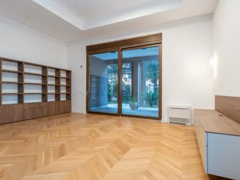 Izdavanje, trosoban stan, 205m², Podgorica, Crna Gora - image 13