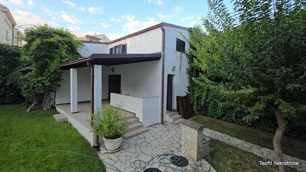 Izdavanje, kuća, 550m², Senjak, Beograd