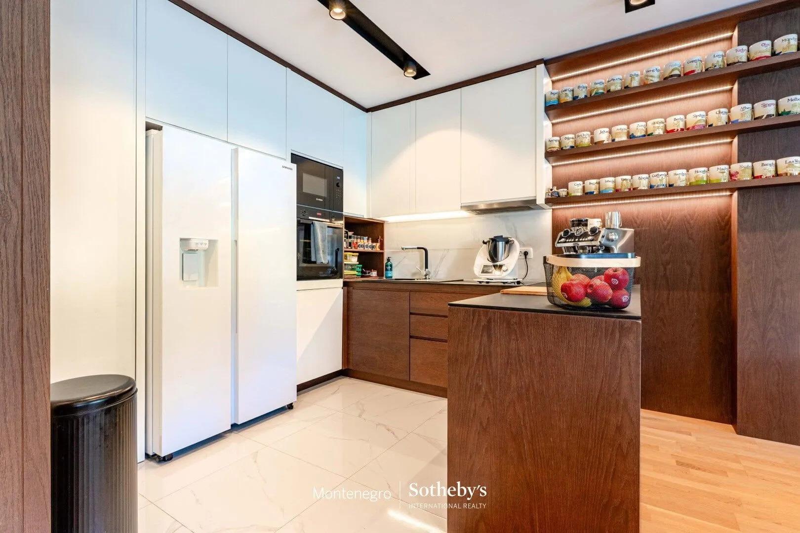 Sale, two bedroom apartment, 85m², Kotor, Crna Gora