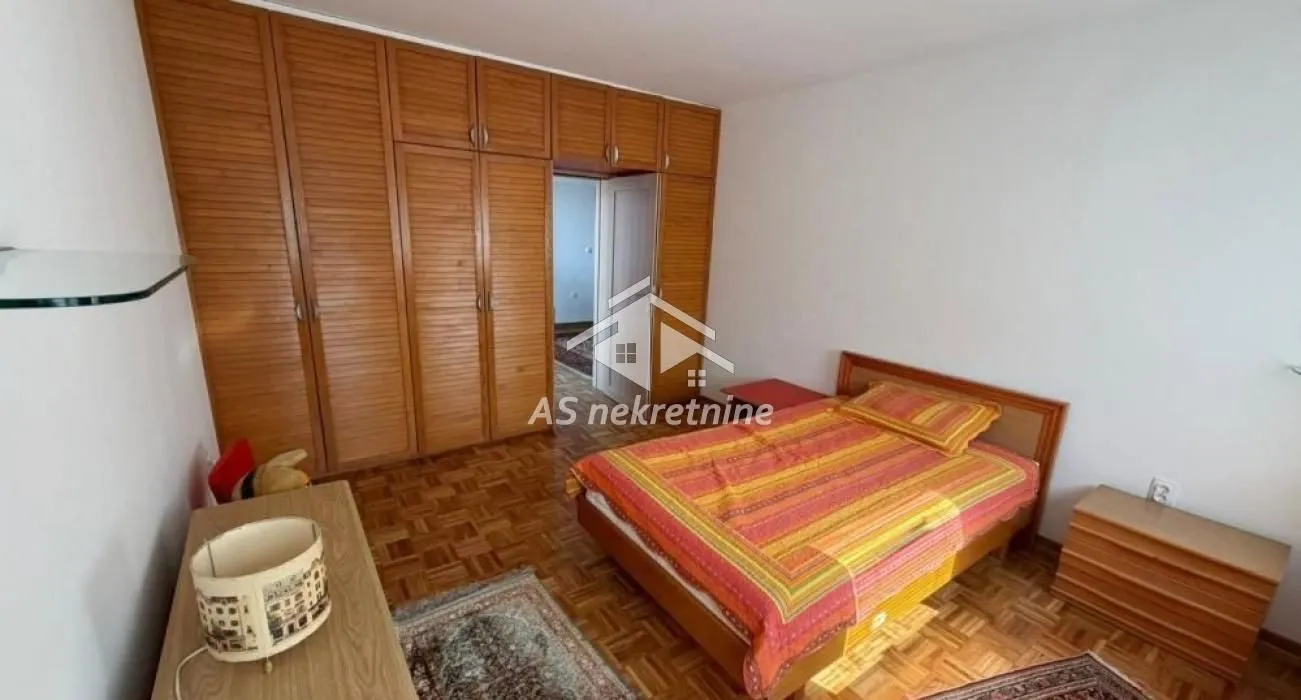 Rent, apartment, 210m², Čukarica, Beograd