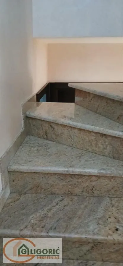 Prodaja, trosoban stan, 100m², Čukarica, Beograd