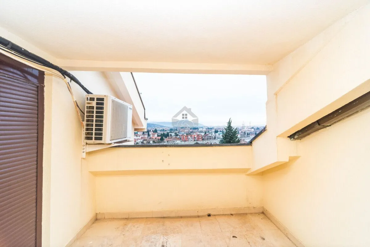 Izdavanje, kuća, 380m², Gorica C, Podgorica