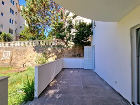 Sale, two bedroom apartment, 70m², Bečići, Budva - image 20