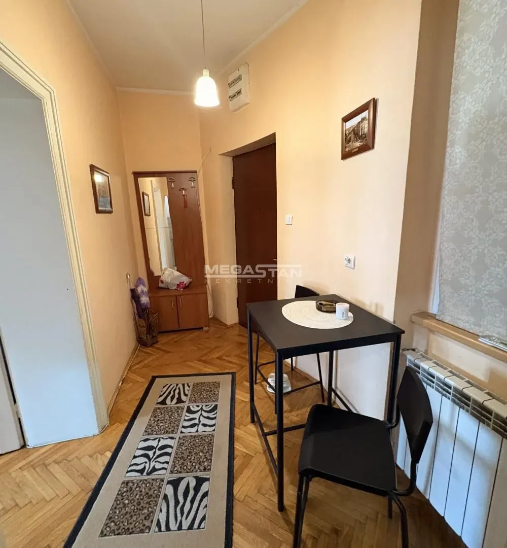 Izdavanje, jednosoban stan, 30m², Kalenić Pijaca, Vračar Sve Podlokacije