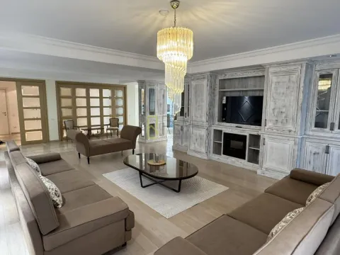 Izdavanje, trosoban stan, 263m², Gorica C, Podgorica - image 23